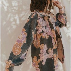 ❤️💕NWT Free People floral Shacket. Size M oversized. SUPER cute! Must have